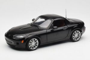 Mazda MX-5 NC Roadster Retractable Hardtop US Spec Juodas AUTOart 1:18 75971 Metalas