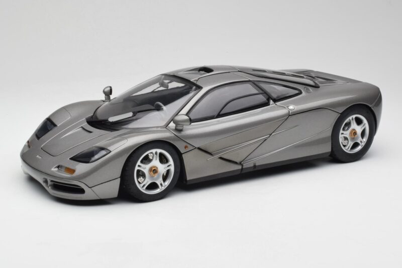 McLaren F1 Dark Silver Minichamps 1:12 530133124 Metalas