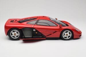 McLaren F1 Raudonas Minichamps 1:12 530133125 Metalas - nuotrauka 4 iš 9