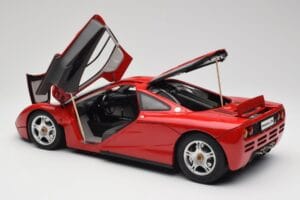McLaren F1 Raudonas Minichamps 1:12 530133125 Metalas - nuotrauka 6 iš 9