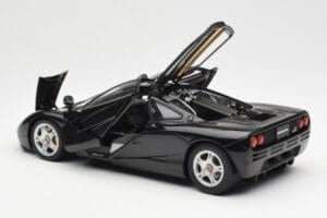 McLaren F1 Road Car Juodas AUTOart 1:18 76002 Metalas - nuotrauka 5 iš 8