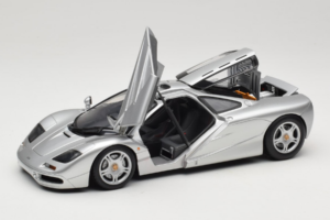 McLaren F1 Sidabrinis UT Models 1:18 530133180-R1 Metalas - nuotrauka 2 iš 8