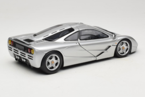 McLaren F1 Sidabrinis UT Models 1:18 530133180-R1 Metalas - nuotrauka 3 iš 8