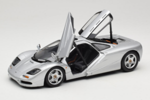 McLaren F1 Sidabrinis UT Models 1:18 530133180 Metalas - nuotrauka 2 iš 8