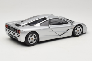 McLaren F1 Sidabrinis UT Models 1:18 530133180 Metalas - nuotrauka 3 iš 8