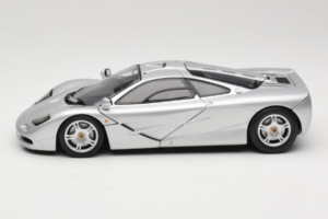 McLaren F1 Sidabrinis UT Models 1:18 530133180 Metalas - nuotrauka 4 iš 8