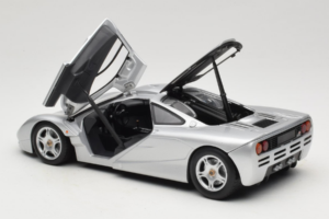 McLaren F1 Sidabrinis UT Models 1:18 530133180 Metalas - nuotrauka 5 iš 8