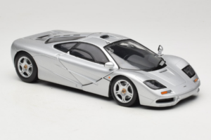 McLaren F1 Sidabrinis UT Models 1:18 530133180 Metalas - nuotrauka 6 iš 8