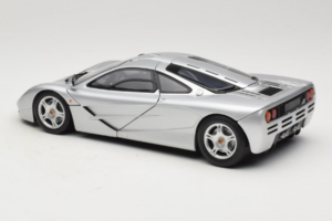 McLaren F1 Sidabrinis UT Models 1:18 530133180 Metalas - nuotrauka 7 iš 8