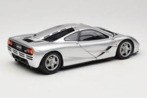 McLaren F1 Sidabrinis LCD 1:18 LCD18014-SI Metalas - nuotrauka 3 iš 8