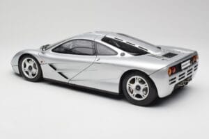 McLaren F1 Sidabrinis Minichamps 1:12 530133129 Metalas - nuotrauka 7 iš 8