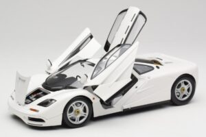 McLaren F1 Baltas Minichamps 1:18 530133424 Metalas - nuotrauka 2 iš 8