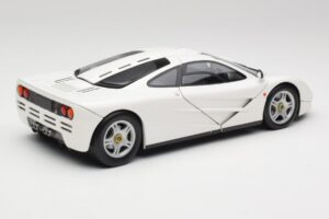 McLaren F1 Baltas Minichamps 1:18 530133424 Metalas - nuotrauka 3 iš 8