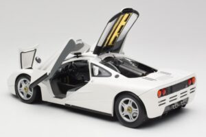 McLaren F1 Baltas Minichamps 1:18 530133424 Metalas - nuotrauka 5 iš 8