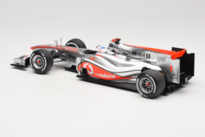 McLaren MP4-25 Mercedes #1 J. Button Vodafone McLaren Showcar F1 2010 Minichamps 1:18 530101801 Metalas - nuotrauka 5 iš 7