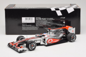 McLaren MP4-25 Mercedes #1 J. Button Vodafone McLaren Showcar F1 2010 Minichamps 1:18 530101801 Metalas - nuotrauka 6 iš 7