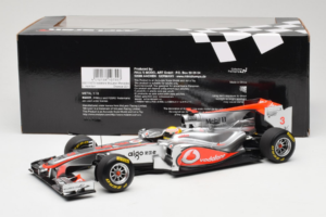McLaren MP4-26 Mercedes #3 L. Hamilton Vodafone McLaren Showcar F1 2011 Minichamps 1:18 530111873 Metalas - nuotrauka 6 iš 7