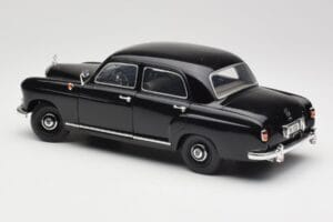 Mercedes 180 W120 Ponton Juodas Revell 1:18 08973 Metalas - nuotrauka 7 iš 8