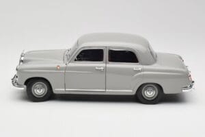 Mercedes 180 W120 Ponton Graphite Grey Revell 1:18 08974 Metalas - nuotrauka 4 iš 8