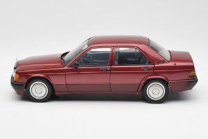 Mercedes 190E W201 2.0 Raudonas Dealer Edition AUTOart 1:18 B66040383 Metalas - nuotrauka 4 iš 8