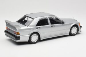 Mercedes 190E 2.5-16 EVO 1 W201 Sidabrinis Minichamps 1:18 155036001 Metalas - nuotrauka 2 iš 6