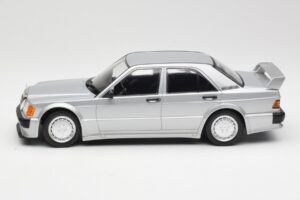 Mercedes 190E 2.5-16 EVO 1 W201 Sidabrinis Minichamps 1:18 155036001 Metalas - nuotrauka 3 iš 6