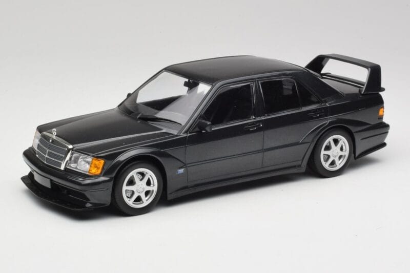 Mercedes 190E W201 2.5-16 EVO 2 Juodas Metallic Minichamps 1:18 155036100 Metalas