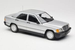 Mercedes 190E W201 Sidabrinis Minichamps 1:18 155037004 Metalas - nuotrauka 4 iš 6
