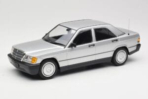 Mercedes 190E W201 Sidabrinis Minichamps 1:18 155037004 Metalas