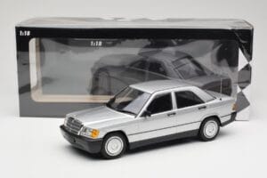 Mercedes 190E W201 Sidabrinis Minichamps 1:18 155037004 Metalas - nuotrauka 6 iš 6