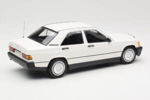 Mercedes 190E W201 Baltas Minichamps 1:18 155037002 Metalas - nuotrauka 2 iš 6