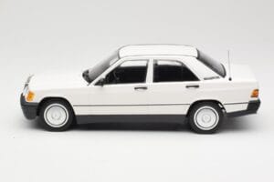 Mercedes 190E W201 Baltas Minichamps 1:18 155037002 Metalas - nuotrauka 3 iš 6