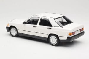 Mercedes 190E W201 Baltas Minichamps 1:18 155037002 Metalas - nuotrauka 5 iš 6