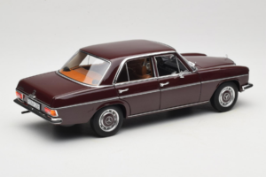 Mercedes 200 W115 Tamsiai Raudonai Ruda Norev 1:18 183778 Metalas - nuotrauka 3 iš 8