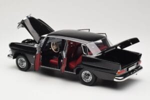 Mercedes 200 W110 Juodas Norev 1:18 183574 Metalas - nuotrauka 5 iš 8