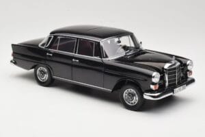 Mercedes 200 W110 Juodas Norev 1:18 183574 Metalas - nuotrauka 6 iš 8