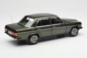 Mercedes 200 W123 Cypress Žalias Metalinis Dilerio Leidimas Norev 1:18 B66040654 Metalas - nuotrauka 3 iš 8