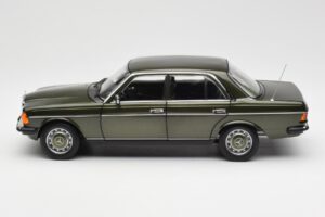 Mercedes 200 W123 Cypress Žalias Metalinis Dilerio Leidimas Norev 1:18 B66040654 Metalas - nuotrauka 4 iš 8