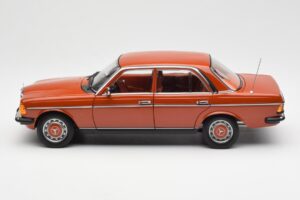 Mercedes 200 W123 English Raudonas Dilerio Leidimas Norev 1:18 B66040653 Metalas - nuotrauka 4 iš 8