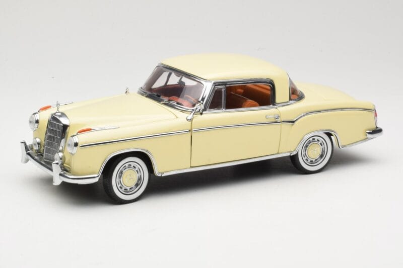 Mercedes 220 SE W128 Coupe Bežas Sun Star 1:18 3562 Metalas