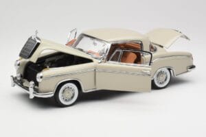 Mercedes 220 SE W128 Coupe Šviesiai Pilkas Sun Star 1:18 3568 Metalas - nuotrauka 2 iš 8