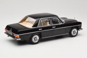 Mercedes 220D W115 Juodas MCG 1:18 MCG18117 Metalas - nuotrauka 2 iš 6