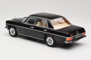 Mercedes 220D W115 Juodas MCG 1:18 MCG18117 Metalas - nuotrauka 5 iš 6