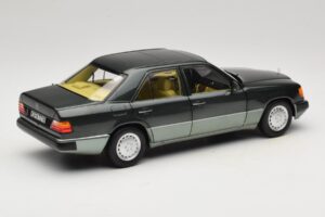Mercedes 230E W124 Night Green Metallic Norev 1:18 183952 Metalas - nuotrauka 3 iš 8