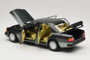 Mercedes 230E W124 Night Green Metallic Norev 1:18 183952 Metalas - nuotrauka 5 iš 8