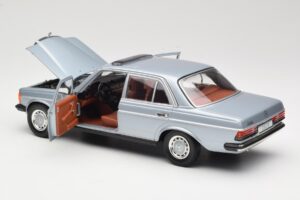 Mercedes 230E W123 Sidabrinis & Šviesiai Mėlynas Revell 1:18 08407 Metalas - nuotrauka 5 iš 8