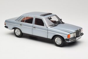 Mercedes 230E W123 Sidabrinis & Šviesiai Mėlynas Revell 1:18 08407 Metalas - nuotrauka 6 iš 8
