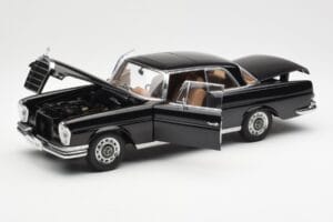 Mercedes 280 SE W111 Coupe Juodas AUTOart 1:18 76286 Metalas - nuotrauka 2 iš 8