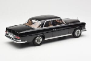 Mercedes 280 SE W111 Coupe Juodas AUTOart 1:18 76286 Metalas - nuotrauka 3 iš 8