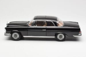 Mercedes 280 SE W111 Coupe Juodas AUTOart 1:18 76286 Metalas - nuotrauka 4 iš 8
